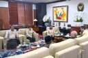 Kepala Badan Gizi Nasional, Nanik S. Deyang, bersama dua Wakil Kepala Badan Gizi Nasional, Agustina Arumsari dan Mayjen Trenggono, menggelar pertemuan dengan Menteri Keuangan Purbaya Yudhi Sadewa di Kantor Kementerian Keuangan, Jakarta. 