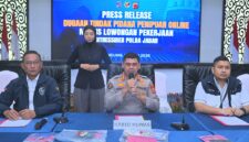 Polda Jabar Bongkar Sindikat Penipuan Online, Modus Lowongan Kerja Palsu Rugikan Korban Rp801 Juta. 
Poto . (Humas Polda Jabar)