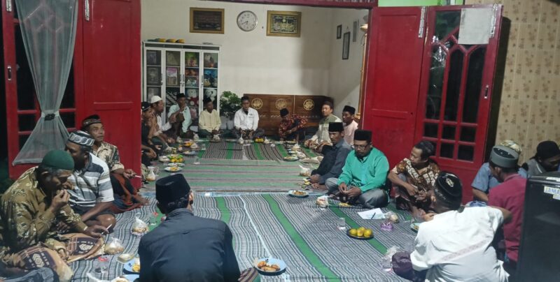 Kegiatan rutin Jamaah Yasin dan Tahlil yang digelar setiap malam Jumat, warga RT 01 tidak hanya memperkuat nilai-nilai keagamaan, tetapi juga membangun kepedulian sosial di lingkungan mereka.
