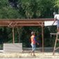 Kepedulian dan semangat gotong royong kembali ditunjukkan warga RT 01 Dusun Babatan, Desa Sekarbagus, Kecamatan Sugio, Kabupaten Lamongan.