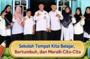 Kepala MTs Muhammadiyah 20 Menongo, Suparno, S.Pd., bersama dewan guru siap menyambut peserta didik pada hari pertama masuk sekolah Tahun Ajaran 2026/2027. Melalui semangat 