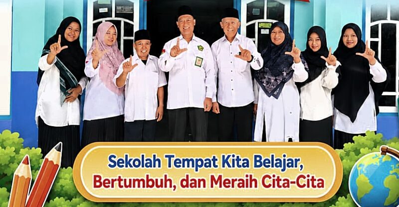 Kepala MTs Muhammadiyah 20 Menongo, Suparno, S.Pd., bersama dewan guru siap menyambut peserta didik pada hari pertama masuk sekolah Tahun Ajaran 2026/2027. Melalui semangat 