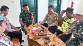 memperkuat sinergitas dan soliditas antarinstansi, Kapolsek Cisalak AKP Endang Pirtana, S.Pd., bersama Kapolsek Tanjungsiang IPDA Alimansyah NS, CHRA., CPHR., melaksanakan silaturahmi ke Markas Koramil (Mako) 0505 Cisalak/Tanjungsiang, Selasa (14/7/2026).