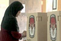 Mahkamah Konstitusi menegaskan bahwa pelaksanaan Pilkada tetap dilakukan secara langsung oleh rakyat.