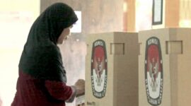 Mahkamah Konstitusi menegaskan bahwa pelaksanaan Pilkada tetap dilakukan secara langsung oleh rakyat.