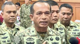 Kapuspen TNI, Muhamad Nas, menegaskan bahwa pengamanan di kediaman Jaksa Agung Muda Tindak Pidana Khusus (Jampidsus), Febrie Adriansyah, dilakukan atas permintaan resmi dari Kejaksaan Agung Republik Indonesia.