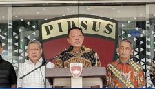 Kejaksaan Agung (Kejagung) menetapkan dua orang sebagai tersangka dalam salah satu perkara dugaan korupsi yang dilimpahkan dari Polri.