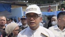 Wali Kota Bandung Muhammad Farhan menargetkan tarif hanya Rp7.000 dengan angkot beralih menjadi feeder berbasis kendaraan listrik.